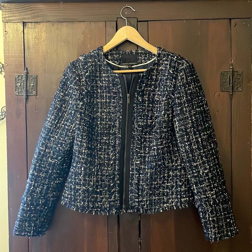 Banana Republic size 8, women’s blazer, zip up